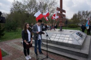 13.04.2016 r. Starachowice. Uczcili pamięć ofiar Katynia / Krzysztof Żołądek / Radio Kielce