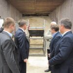 19.04.2016 r. Sejmowa komisja w zakładzie zbrojeniowym / Robert Felczak / Radio Kielce