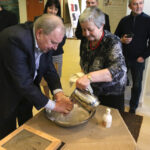 Jerzy Stuhr odwiedził kieleckiego Plastyka (7 kwietnia 2016 r.) / Piotr Michalski / Radio Kielce