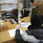 01.04.2016. Pierwszy dzień przyjmowania wniosków o wsparcie z rządowego programu "Rodzina 500 +" / Jarosław Kubalski / Radio Kielce