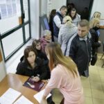 01.04.2016. Pierwszy dzień przyjmowania wniosków o wsparcie z rządowego programu "Rodzina 500 +" / Jarosław Kubalski / Radio Kielce