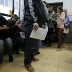 01.04.2016. Pierwszy dzień przyjmowania wniosków o wsparcie z rządowego programu "Rodzina 500 +" / Jarosław Kubalski / Radio Kielce