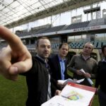 07.04.2016 Kielce. UEFA sprawdza stadion Korony. / Jarosław Kubalski / Radio Kielce