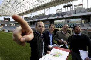 07.04.2016 Kielce. UEFA sprawdza stadion Korony. / Jarosław Kubalski / Radio Kielce