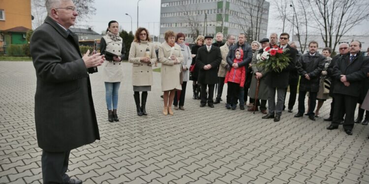 10.04.2016. Obchody 6. rocznicy katastrofy smoleńskiej w Starachowicach / Jarosław Kubalski / Radio Kielce