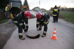 18.04.2016. W Kielcach, przy ulicy Zastawie ulatniał się gaz. Zostali ewakuowani mieszkańcy / Jarosław Kubalski / Radio Kielce