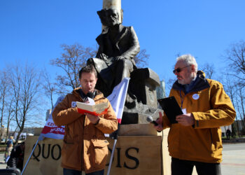 02.04.2016 Kielce czytanie konstytucji KOD / Kamil Król / Radio Kielce