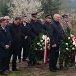 10.04.2016. 6. rocznica katastrofy smoleńskiej. Uroczystości przed obeliskiem przy ul. Grabinów w Kielcach / Karol Żak / Radio Kielce