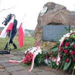 10.04.2016. 6. rocznica katastrofy smoleńskiej. Uroczystości przed obeliskiem przy ul. Grabinów w Kielcach / Karol Żak / Radio Kielce