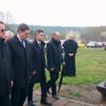 10.04.2016. 6. rocznica katastrofy smoleńskiej. Uroczystości przed obeliskiem przy ul. Grabinów w Kielcach / Karol Żak / Radio Kielce