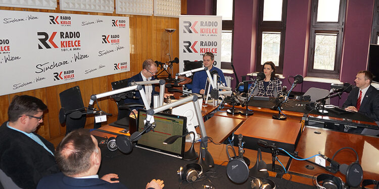 03.04.2016 Kielce. Studio Polityczne w Radiu Kielce / Marek Wtorek / Radio Kielce