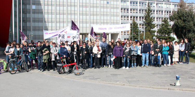 03.04.2016 Kielce Partia Razem Protest przeciwko zaostrzeniu ustawy antyaborcyjnej / Partia Razem