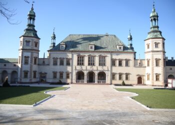 26.08.2015. Pałac Biskupów Krakowskich, będący obecnie siedzibą Muzeum Narodowego / Radio Kielce