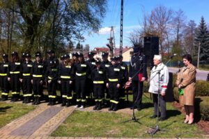 „Marszem Pamięci” rozpoczęły się w Sędziszowie uroczystości z okazji 8 rocznicy odsłonięcia Pomnika „Spaleni”. / Ewa Pociejowska - Gawęda / Radio Kielce