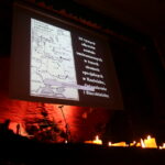 10.04.2016. Spektakl słowno-muzyczny w wykonaniu młodzieży z Gimnazjum im. gen. Kazimierza Tańskiego w Chmielniku pt. "Tej nocy zgładzono Prawdę w katyńskim lesie…". / Kamil Król / Radio Kielce