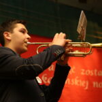 10.04.2016. Spektakl słowno-muzyczny w wykonaniu młodzieży z Gimnazjum im. gen. Kazimierza Tańskiego w Chmielniku pt. "Tej nocy zgładzono Prawdę w katyńskim lesie…". / Kamil Król / Radio Kielce