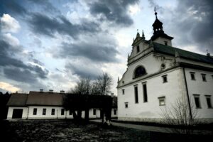 31.03.2016 Rytwiany. Pokamedulski zespół sakralny. Klasztor. Pustelnia Złotego Lasu. / Jarosław Kubalski / Radio Kielce