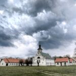 31.03.2016 Rytwiany. Pokamedulski zespół sakralny. Klasztor. Pustelnia Złotego Lasu. / Jarosław Kubalski / Radio Kielce