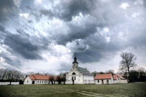 31.03.2016 Rytwiany. Pokamedulski zespół sakralny. Klasztor. Pustelnia Złotego Lasu. / Jarosław Kubalski / Radio Kielce