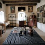 31.03.2016 Rytwiany. Pokamedulski zespół sakralny. Klasztor. Pustelnia Złotego Lasu. Sala poświęcona filmowi Czarne Chmury. / Jarosław Kubalski / Radio Kielce