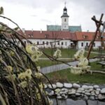 31.03.2016 Rytwiany. Pokamedulski zespół sakralny. Klasztor. Pustelnia Złotego Lasu. / Jarosław Kubalski / Radio Kielce