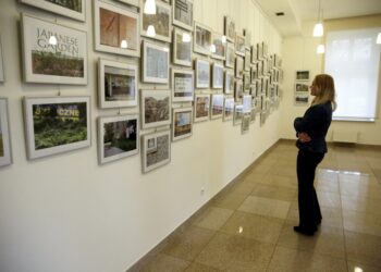 01.04.2016 Kielce. Wystawa zdjęć "Foto notatki na temat: Prima Aprilis" Krzysztof Zając. / Jarosław Kubalski / Radio Kielce