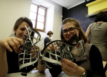 02.04.2016 Kielce. Warsztaty Upcycling Show w Institute of Design. / Jarosław Kubalski / Radio Kielce