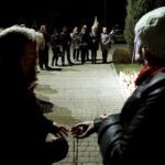 02.04.2016 Kielce. Znicze pod pomnikiem Jana Pawła II w rocznicę śmierci papieża. / Jarosław Kubalski / Radio Kielce