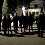 02.04.2016 Kielce. Znicze pod pomnikiem Jana Pawła II w rocznicę śmierci papieża. / Jarosław Kubalski / Radio Kielce