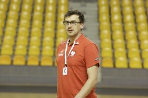 02.04.2016 Kielce. Towarzyski mecz juniorów Polska - Szwajcaria. Trener Rafał Bernacki. / Jarosław Kubalski / Radio Kielce