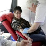 03.04.2016 Krajno. Mobilny punkt poboru krwi. Akcja honorowego oddawania krwi. Krew oddaje pani Nadia Skiba. / Jarosław Kubalski / Radio Kielce