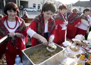 03.04.2016 Bodzentyn. Kiermasz wielkanocny. / Jarosław Kubalski / Radio Kielce