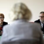 04.04.2016 Kielce. Konferencja w OMPiO dotycząca akcji Zapal Znicz Pamięci. Naczelnik dlelegatury IPN Dorota Koczwańska-Kalita i Marek Maciągowski. / Jarosław Kubalski / Radio Kielce