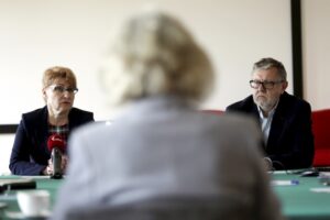 04.04.2016 Kielce. Konferencja w OMPiO dotycząca akcji Zapal Znicz Pamięci. Naczelnik dlelegatury IPN Dorota Koczwańska-Kalita i Marek Maciągowski. / Jarosław Kubalski / Radio Kielce