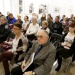 06.04.2016 Kielce. Elżbieta Dzikowska podczas promocji swojego albumu Moje Ponidzie w BWA. / Jarosław Kubalski / Radio Kielce