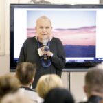 06.04.2016 Kielce. Elżbieta Dzikowska podczas promocji swojego albumu Moje Ponidzie w BWA. / Jarosław Kubalski / Radio Kielce