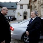 05.04.2016 Święty Krzyż. Wicepremier, minister kultury Piotr Gliński podczas wizyty w klasztorze. / Jarosław Kubalski / Radio Kielce