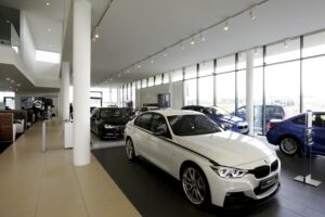 07.04.2016 Kielce. Salon BMW Złoty Certyfikat "Green Building". / Jarosław Kubalski / Radio Kielce