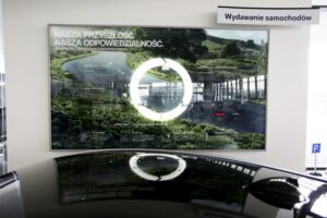 07.04.2016 Kielce. Salon BMW Złoty Certyfikat "Green Building". / Jarosław Kubalski / Radio Kielce