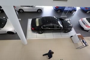 07.04.2016 Kielce. Salon BMW Złoty Certyfikat "Green Building". / Jarosław Kubalski / Radio Kielce