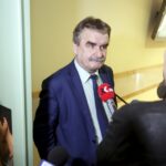 07.04.2016 Kielce. Sąd rejonowy. Rozprawa pomiędzy prezydentem Wojciechem Lubawskim a Arkadiuszem Stawickim. Wojciech Lubawski opuszcza sale rozpraw. / Jarosław Kubalski / Radio Kielce