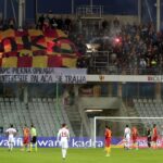 09.04.2016 Kielce . Mecz Korona Kielce - Górnik Zabrze. Kibice odpalili race. / Jarosław Kubalski / Radio Kielce