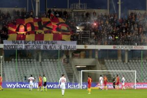 09.04.2016 Kielce . Mecz Korona Kielce - Górnik Zabrze. Kibice odpalili race. / Jarosław Kubalski / Radio Kielce