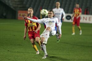 09.04.2016 Kielce . Mecz Korona Kielce - Górnik Zabrze. Kibice odpalili race. / Jarosław Kubalski / Radio Kielce