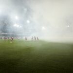 09.04.2016 Kielce . Mecz Korona Kielce - Górnik Zabrze. Kibice odpalili race. / Jarosław Kubalski / Radio Kielce