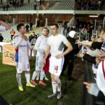 09.04.2016 Kielce . Mecz Korona Kielce - Górnik Zabrze. Kibice Górnika zarządali od piłkarzy, by ci oddali im koszulki. / Jarosław Kubalski / Radio Kielce