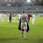 09.04.2016 Kielce . Mecz Korona Kielce - Górnik Zabrze. Kibice Górnika zarządali od piłkarzy, by ci oddali im koszulki. / Jarosław Kubalski / Radio Kielce