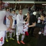 09.04.2016 Kielce . Mecz Korona Kielce - Górnik Zabrze. Kibice Górnika zarządali od piłkarzy, by ci oddali im koszulki. / Jarosław Kubalski / Radio Kielce