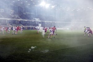 09.04.2016 Kielce . Mecz Korona Kielce - Górnik Zabrze. Kibice odpalili race. / Jarosław Kubalski / Radio Kielce