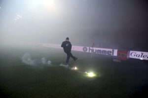 09.04.2016 Kielce . Mecz Korona Kielce - Górnik Zabrze. Kibice odpalili race. / Jarosław Kubalski / Radio Kielce